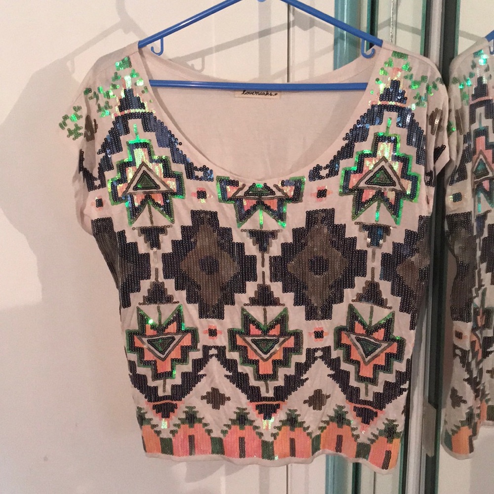SEQUINED TRIBAL PATTERN TOP (boutique)